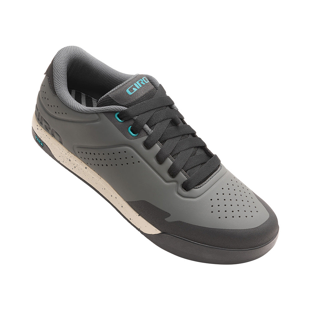 Giro Womans Latch Shoe Dark Shadow - Hero